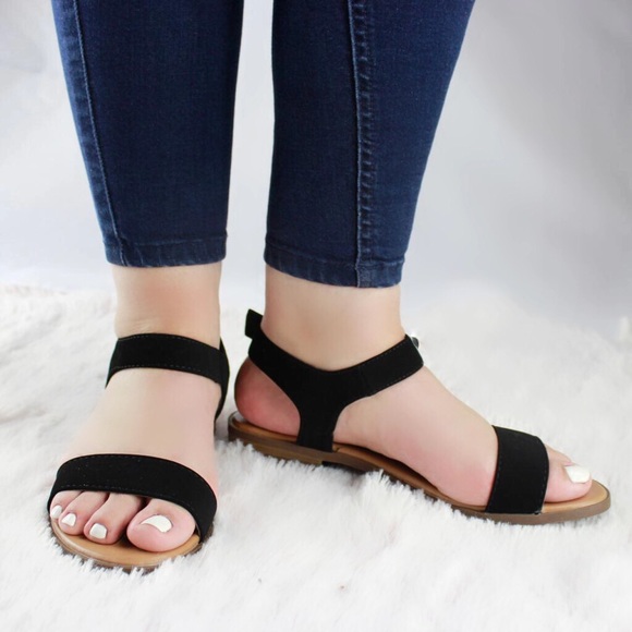 Black Open Toe Sandal with small block heel - Picture 2 of 7